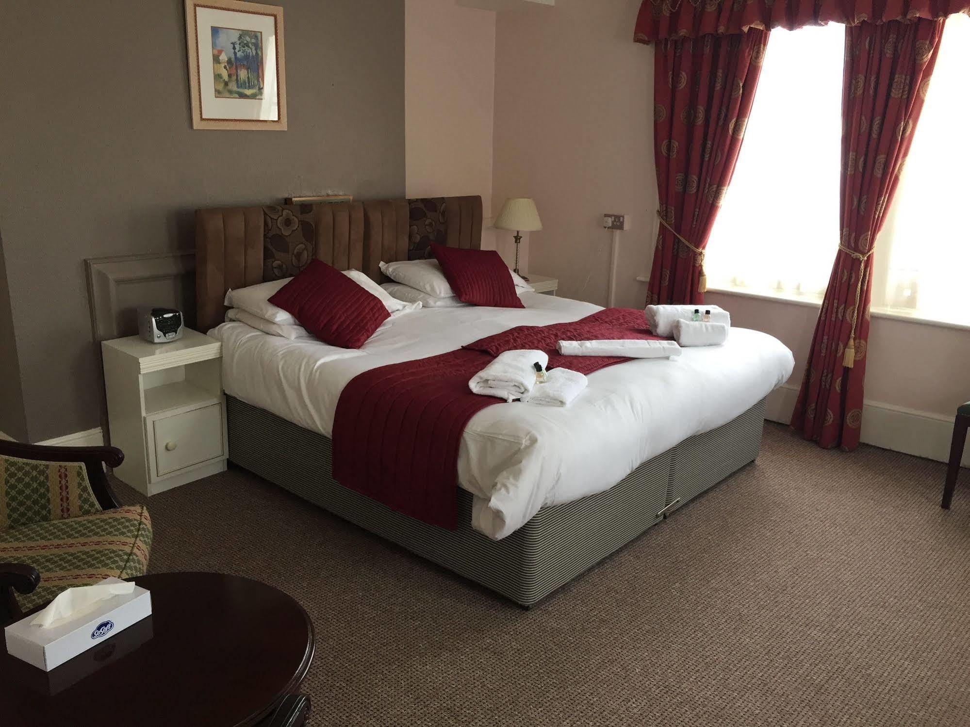 Oyo The Palm Court Hotel Eastbourne Eksteriør bilde